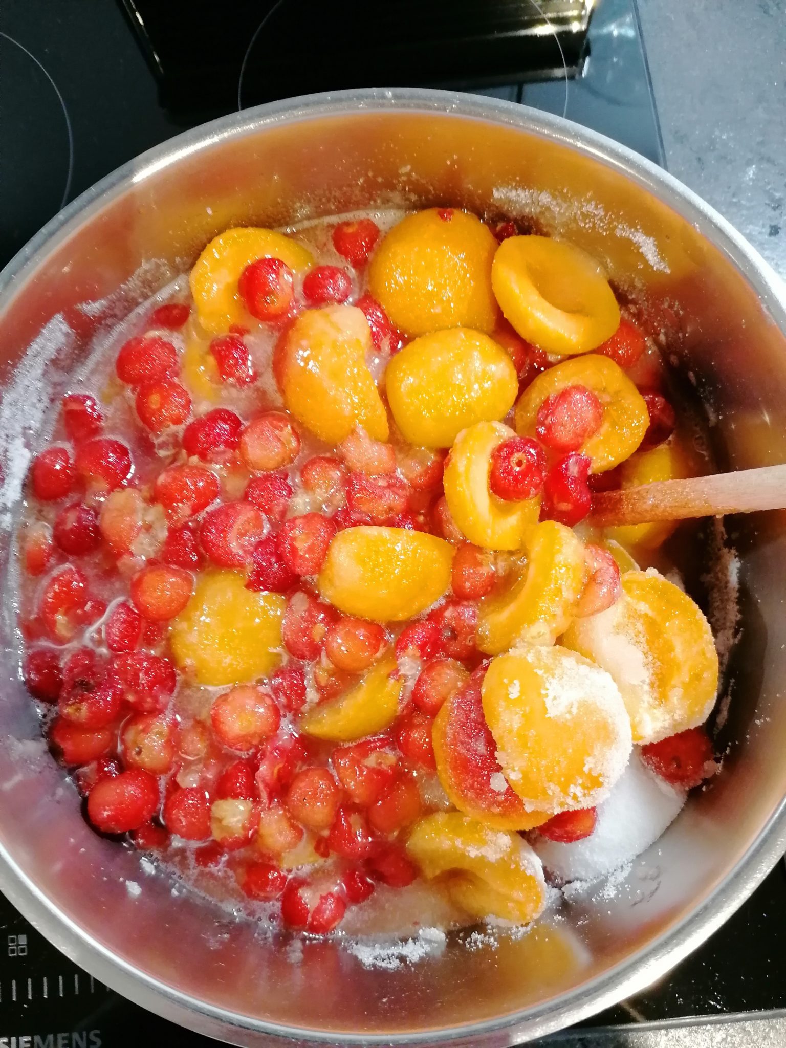 Rezept für feine Weichsel-Aprikosen-Konfitüre! – Obstgarten &amp;quot;Berg&amp;quot;